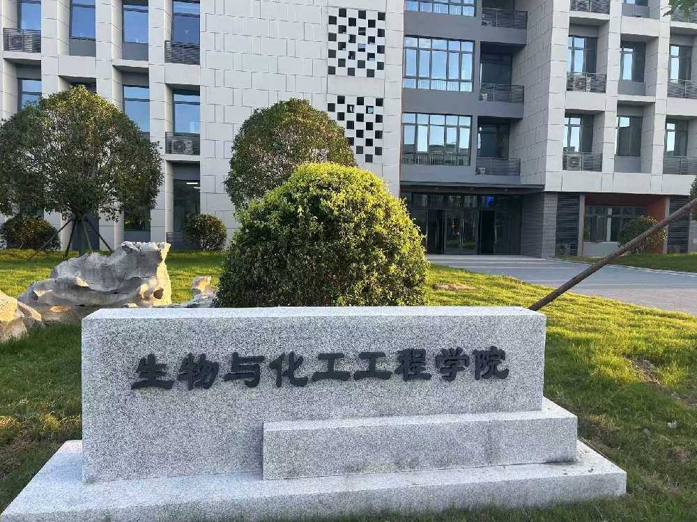 壤塘县扬州职业大学体育场高杆灯项目
